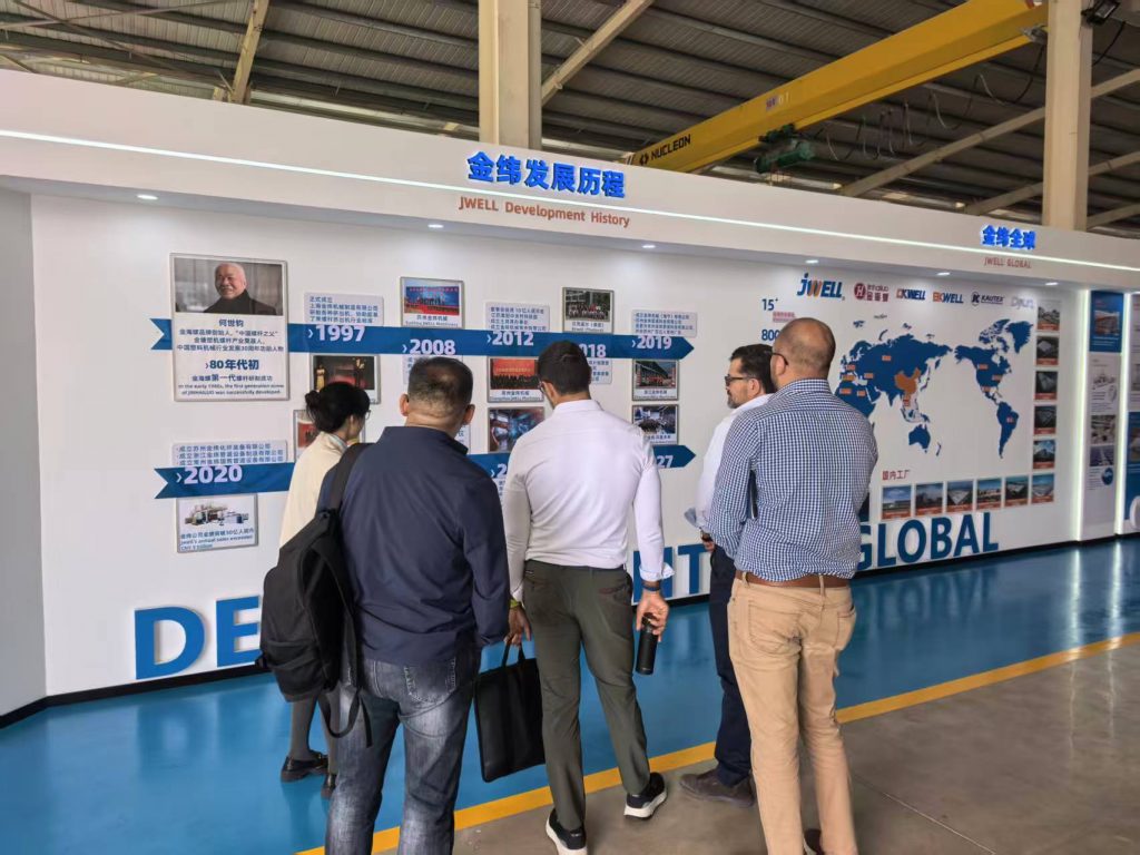 Haier Mexico team inspects JWELL intelligent extrusion production workshop